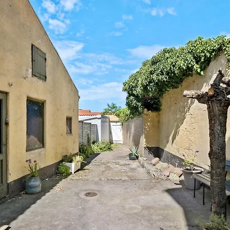 3 Bedroom Lovely In Фоборг